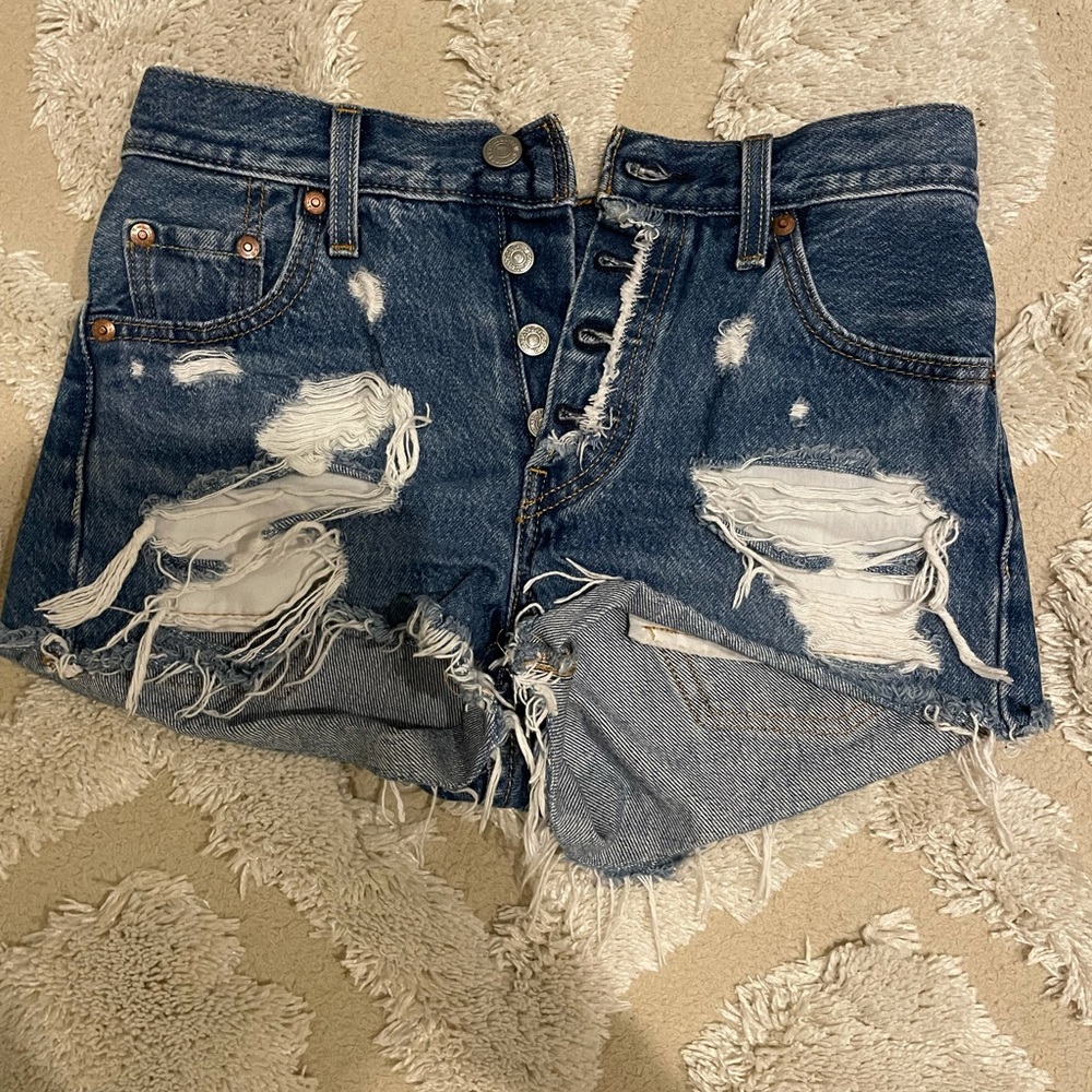 Levi’s short never worn size 24
